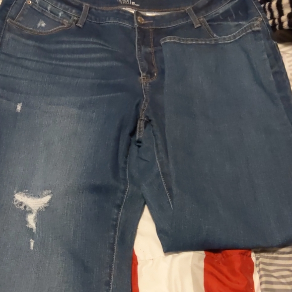 Jeans - Picture 2 of 3